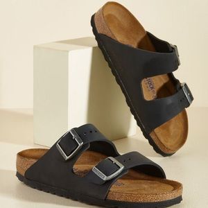 Black leather Arizona Birkenstock’s
